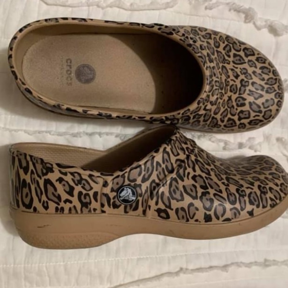 Women’s crocs leopard clogs size 8